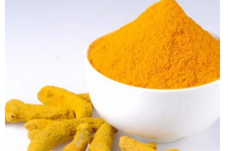 Haldi Benefits: क्या आप भी सर्दियों में रूखी त्वचा से परेशान है, तो अभी आजमाए नानी जी के नुस्खे