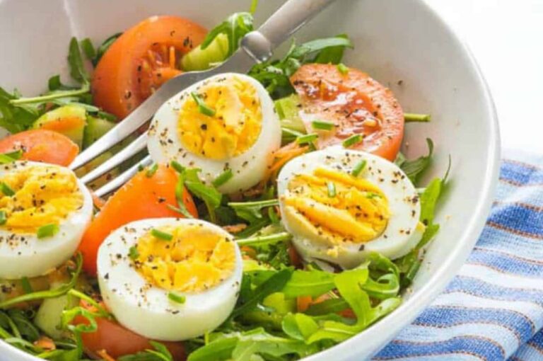 Egg Salad Recipes: अब भूल जाएं खीरा टमाटर की सलाद, इस ठंडी ट्राई करें एग से बनने वाली टेस्टी सलाद, नोट करें रेसिपी