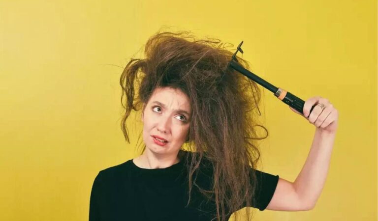 Hair Care: फ्रिजी हेयर से 15 दिनों में मिलेगा छुटकारा,अपनाएं ये रामबाण नुस्खे