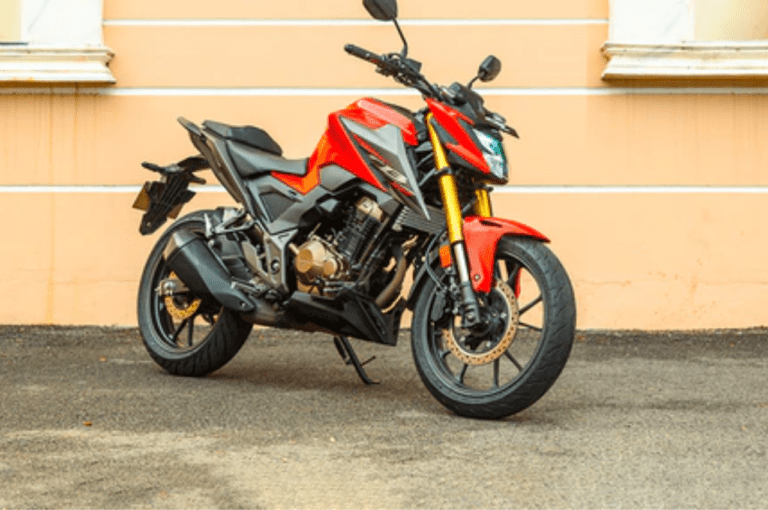 Honda offers: होंडा CB300F पर मिल रहा है तगड़ा डिस्काउंट, जल्दी खरीदें और करें हजारों की बचत