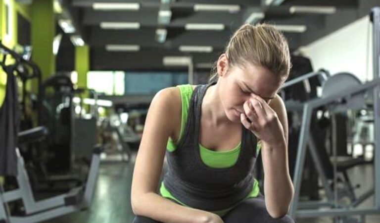 Headache after gym: जिम में ज्यादा पसीना बहाने के बाद क्यों होता है सिरदर्द ? जानें कारण