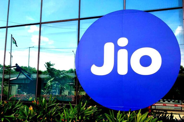 Jio ने यूजर्स को दिया बड़ा झटका,बंद किया अपना ये सस्ता रिचार्ज,देखें डिटेल