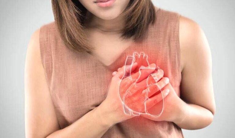 Heart Attack: अगर इन लक्षणों को किया इग्नोर,तो कभी भी आपको पड़ सकता है दिल का दौरा, पढ़ें पूरी जानकारी