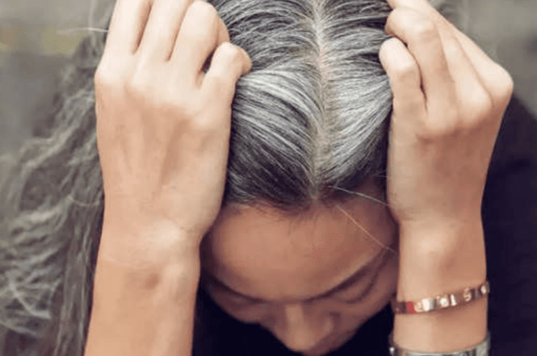 Grey hair issues: अगर आप भी हैं छोटी उम्र में सफेद बाल से परेशान, ये नुस्खा बनेगा रामबाण,जानें