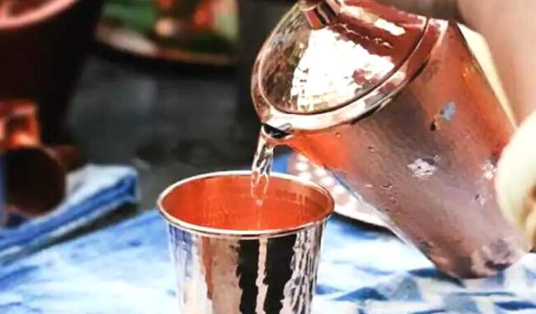 Copper Water: सावधान,तांबे के बर्तन में रखा पानी पीने से पहले ये गलतियां पड़ सकती हैं भारी