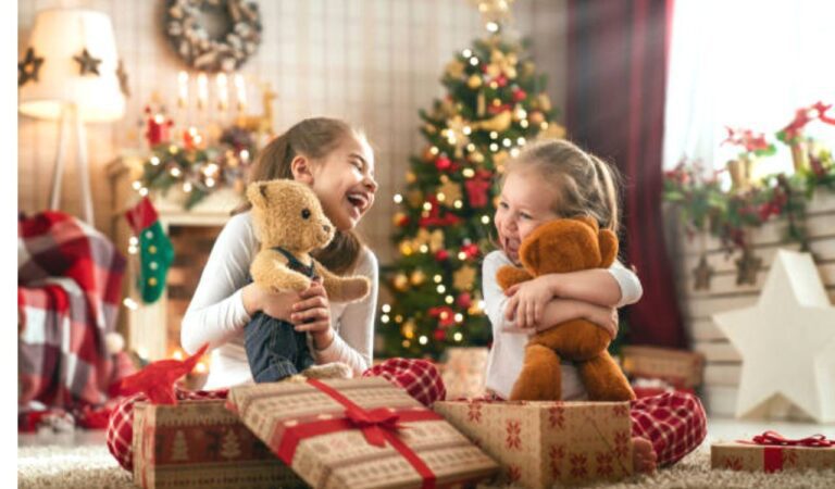 Christmas gifts: क्रिसमस पर बच्चों को दें ये सस्ते और खूबसूरत गिफ्ट,उनकी खुशी का नहीं रहेगा ठिकाना