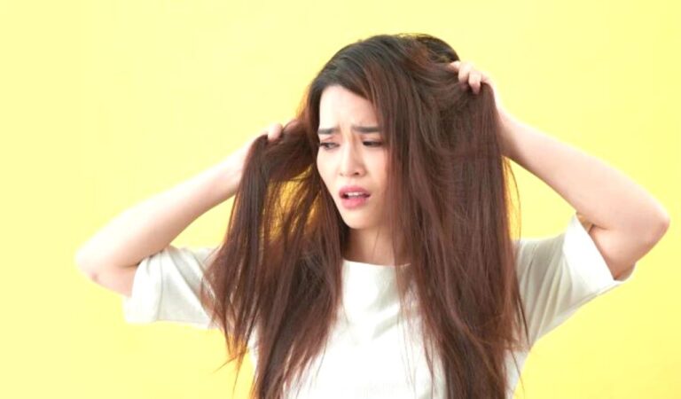 Hair care Tips: सर्दियों में अगर झड़ रहे हैं आपके बाल, तो अपनाएं ये नुस्खा, हप्ते भर में जड़ से खत्म होगी समस्या