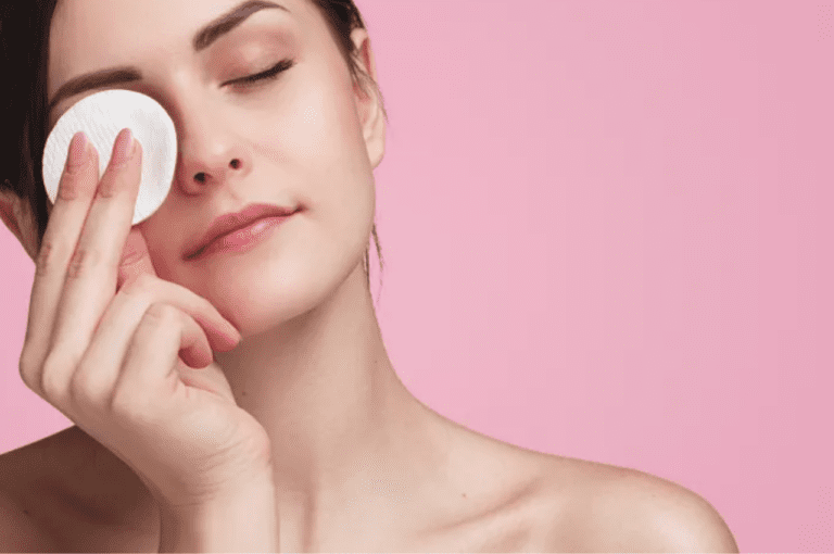 Makeup Remover: अगर आप भी इन नेचुरल चीजों का करेंगी इस्तेमाल, चुटकियों में हटाएगा मेकअप,जानें