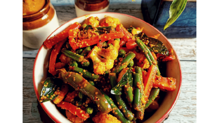 Mix pickle recipe: सर्दियों में घर पर बनाएं स्वादिष्ट खट्टा मीठा मिक्स वेज अचार, जानें रेसिपी