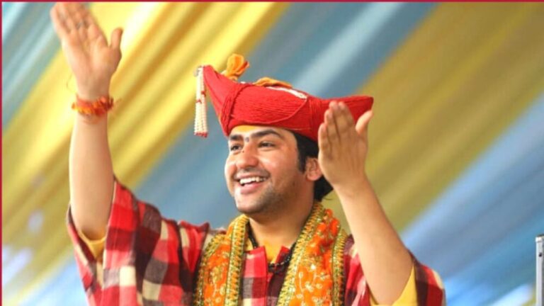 Bageshwar Dham: जानें कौन है धीरेंद्र शास्त्री, जिनके नाम पर बरपा है इतना हंगामा