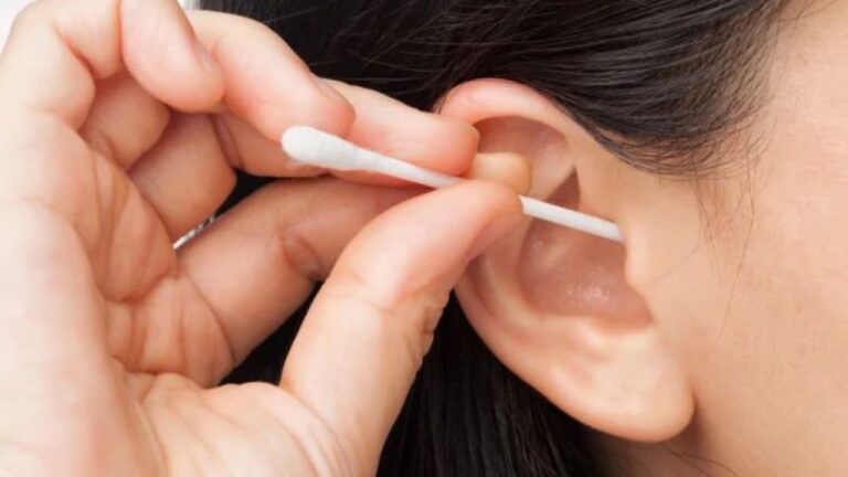 Ear Cleaning: कान साफ करते वक्त भूल कर भी ना करें ये गलतियां, हो सकती है परेशानी, जानें साफ करने का सही तरीका
