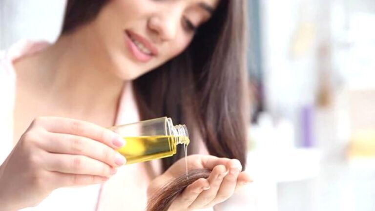 Hair Care Tips: बालों में भूलकर भी कभी ना लगाएं ये तेल, नहीं तो कर देगा गंजा,पढ़ें पूरी जानकारी