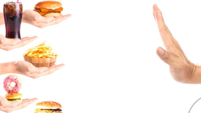 High Cholesterol Foods: चाहते हैं लंबी उम्र तो तुरंत बंद करें ये फूड्स, वरना पड़ जाएंगे जान के लाले