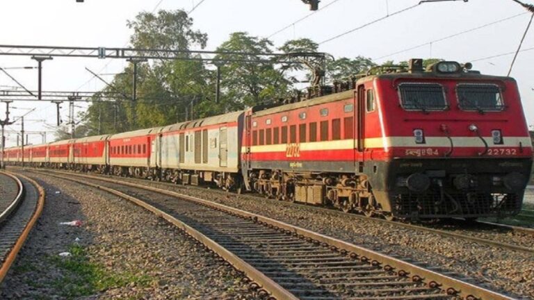 Indian Railways: क्या अपनी मर्जी से लोको पायलट कहीं भी रोक सकता है ट्रेन,जानें रोचक जबाव