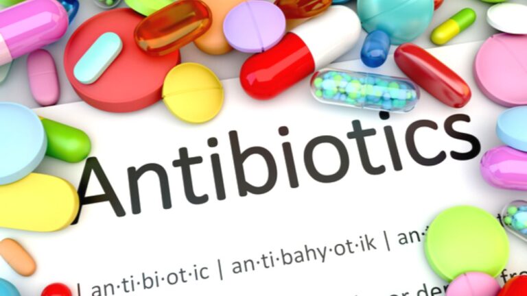 कहीं आप भी तो नहीं खाते ज्यादा Antibiotics ? हो सकती हैं ये गंभीर बीमारियां, जानें