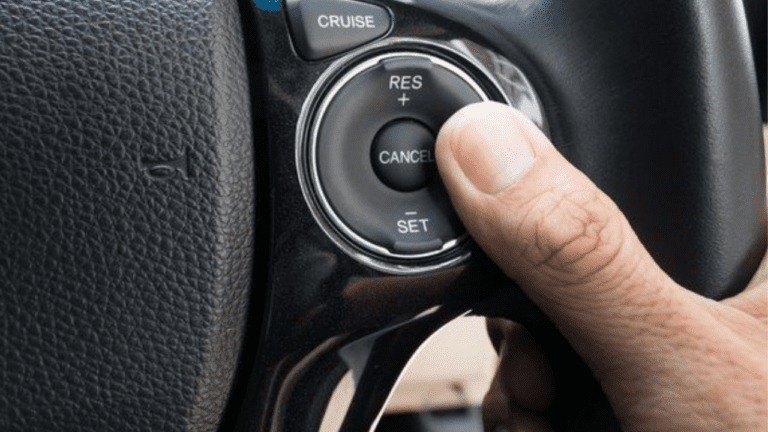 Cruise Control Tips: आपकी कार में मिलने वाला ये फीचर आपके लिए बन सकता है खतरा,सावधानी से करें इस्तेमाल,जानें डिटेल