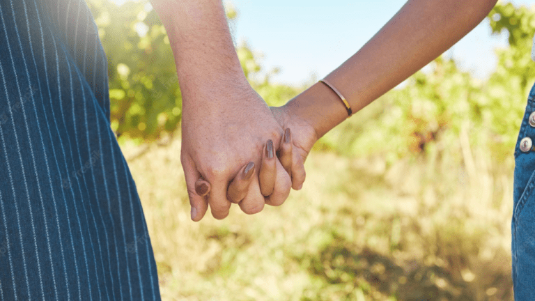 Relationship Tips: पार्टनर के साथ कभी न करें ये गलतियां, वरना टूट सकता है रिश्ता,जानें