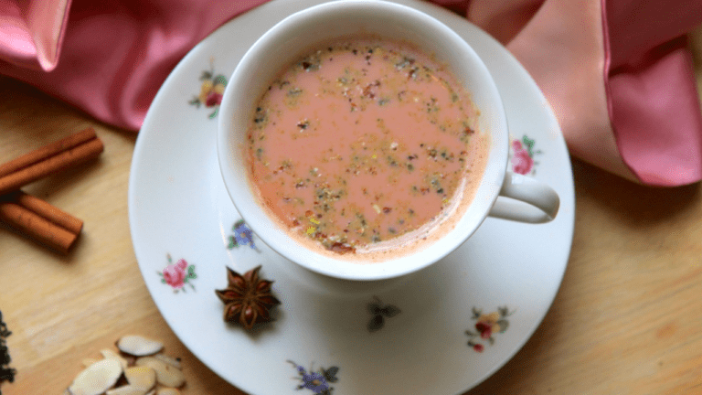 Kashmiri Tea Recipe: रोज-रोज अदरक वाली चाय पीकर हो गए हैं बोर, तो ठंड में ट्राई कीजिए ये कश्मीरी चाय, जानें रेसिपी