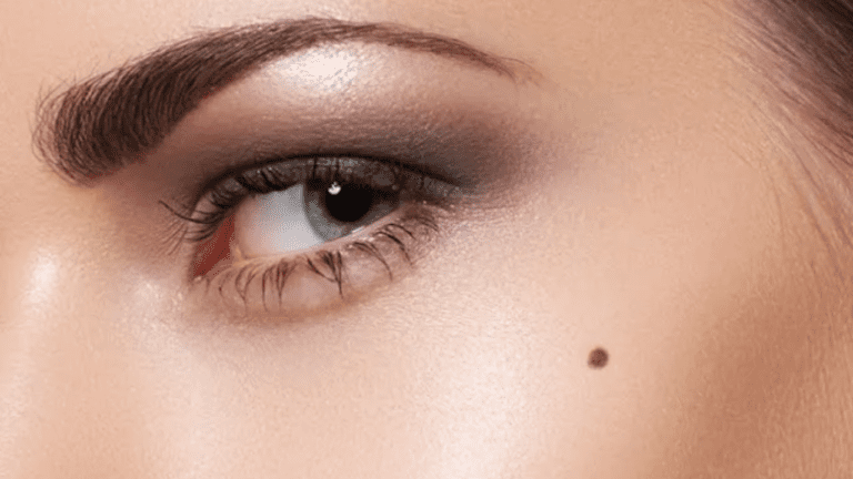 Lucky Moles On Body: शरीर में इन जगहों के तिल होते हैं बेहद ही शुभ, मिलता है बहुत प्यार करने वाला पार्टनर, जानें