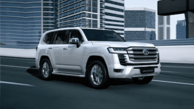 Toyota Cars:  टोयटा ने अपनी इस कार की बुकिंग की कीमत रखी 10 लाख रुपए,खासियत जान फटी रह जाएंगी आंखें