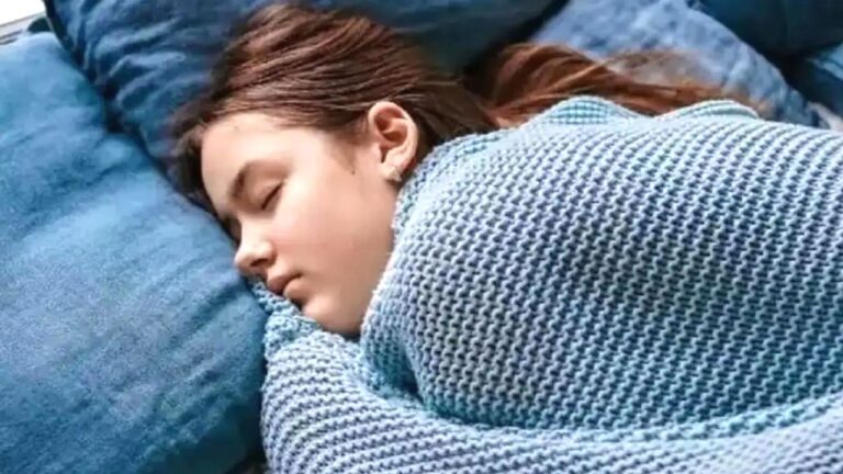 Health Tips: सोते समय पहनते हैं स्वेटर, तो आज ही करें बदं, क्योंकि हो सकती हैं गंभीर बीमारिया,जानें कैसे