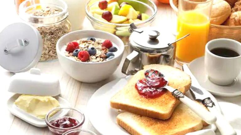 IRCTC New Service: ट्रेन में सफर के दौरान लगे भूख तो व्हाट्सएप से चुटकियों में मंगाएं गर्मा गर्म खाना,ऐसे होगा ऑर्डर