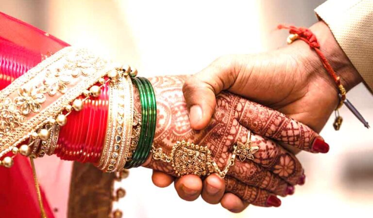 Inter Caste Marriage: अब सरकार देगी शादी पर सौगात, मिलेंगे 2.5 लाख रुपये, जानें कैसे