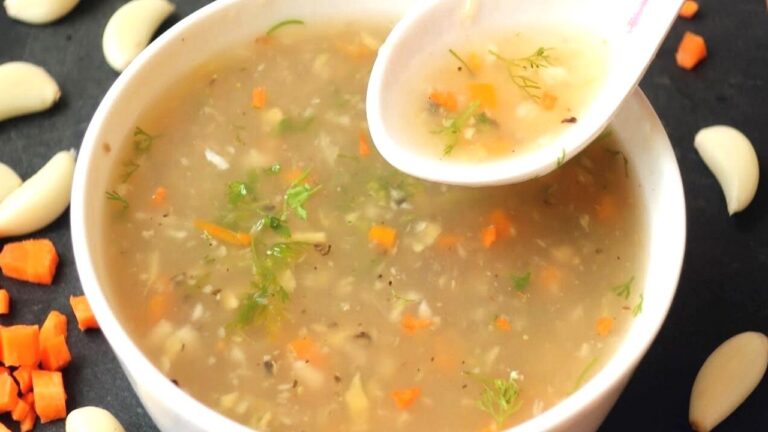 Ginger Garlic Soup : सर्दियों में बनाएं ये जबरदस्त इम्यूनिटी बूस्टर सूप, स्वाद और सेहत का है तड़का, जानें रेसिपी