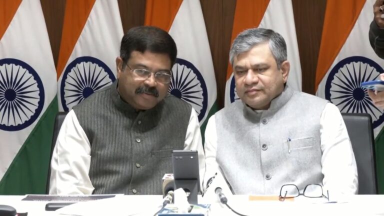 भारत का दुनिया में बजा डंका,IIT मद्रास ने स्वदेशी फोन ऑपरेटिंग सिस्टम ‘BharOS’ किया लॉन्च,पढ़ें डिटेल