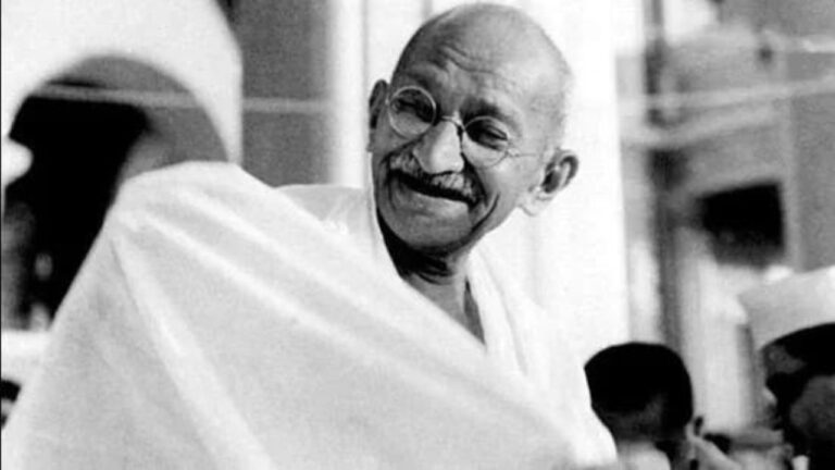 Mahatma Gandhi : कैसे बने थे गांधीजी राष्ट्रपिता? जानें बापू के जीवन से 7 जुड़ी रोचक बातें