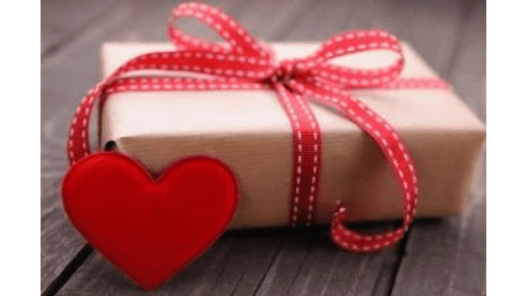 Gifts for Valentine: वेलेंटाइन पर अगर अपने पार्टनर को करना है खुश ,तो इन गिफ्ट का नहीं है कोई मुक़ाबला ,पढ़ें
