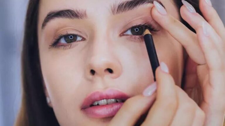 DIY Eyeliner: महंगे ब्रैंड्स पर पैसे खर्च करने की जरूरत नहीं, घर पर‌ इन आसान तरीकों से बनाएं आईलाइनर