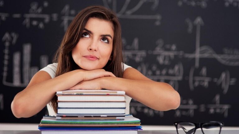 Exam Tips: बोर्ड की परीक्षा देने से पहले जरूर पढ़ें, कैसे लिखते हैं टॉपर अपनी कॉपी