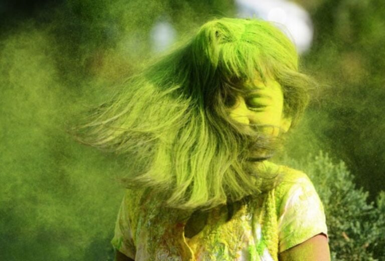 Holi 2023: सोशल मीडिया पर पोस्ट के लिए होली पर जरूर ट्राई करें ये फोटो पोज, देखें