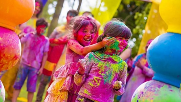 Holi 2023: होली खेलने से पहले अपनाएं ये आसान उपाय, नहीं होगा त्वचा को नुकसान