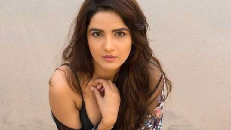 Jasmin Bhasin :कास्टिंग काउच के बुरे अनुभव से गुजर चुकी हैं जैस्मीन,कपड़े उतारने की कही थी बात