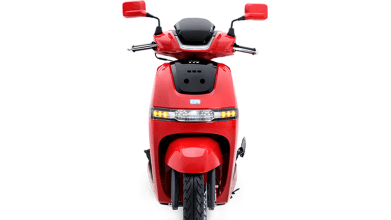 डैशिंग लुक से हसीनाओं को दीवाना बनाने आ गया TVS iQube, देता है 78Kmph का टॉप स्पीड, जानें कीमत