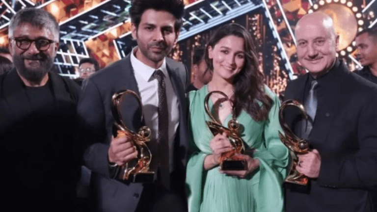Zee cine awards में जुटी बॉलीवुड स्टार्स की महफिल,रेड कार्पेट पर उतरे ये फिल्मी सितारें