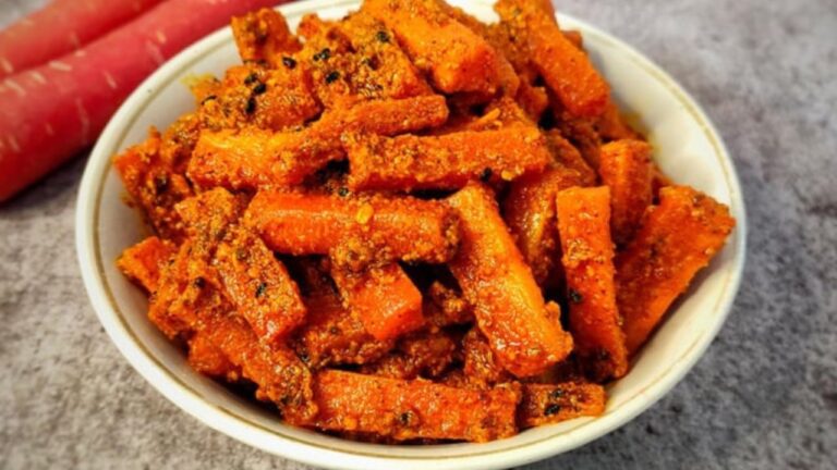Carrot Pickle: सर्दियों में खानें का स्वाद दोगुना करेगा गाजर का अचार, जानें आसान रेसिपी