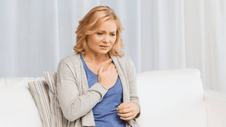 Heart Attack symptoms: महिलाओं को इन वजहों से होता है हार्ट अटैक,भूल कर भी इन लक्षणों को न करें नजरअंदाज