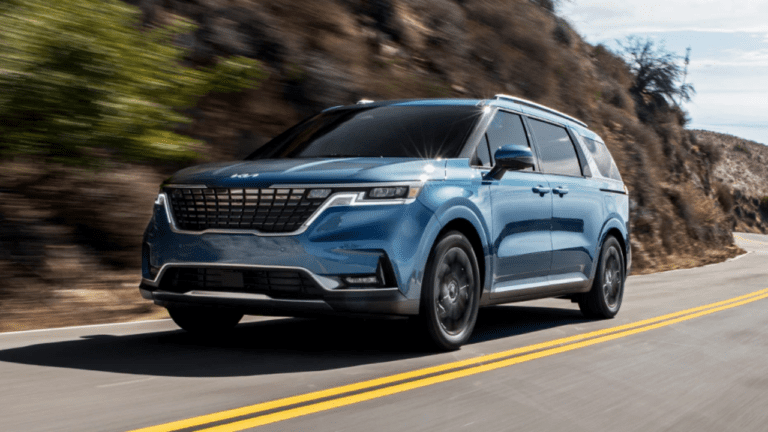 ऑटो मार्केट को हिलाने आ रही है Kia Carnival Facelift, दमदार इंजन के साथ मिलेंगे जबरदस्त फीचर्स