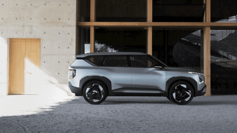 Kia EV5 SUV: किआ ने सिंगल चार्ज में 500KM दौड़ने वाली ईवी कार को किया पेश, धांसू फीचर और लुक से कर रही सबको घायल