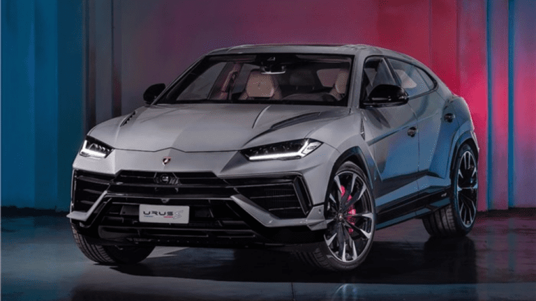 अपनी अदाओं से सबको घायल करने आ रही Lamborghini की ये SUV कार, मात्र 3 सेकंड में पकड़ेगी 100 की रफ्तार, जानें कब होगी लॉन्च