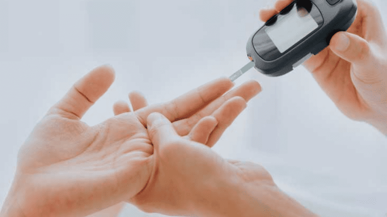 Low Blood Sugar : सुगर लेवल हो गया है अचानक से डाउन, तो चिंता की नहीं है कोई बात, इन घरेलू नुस्खों से मिनटों में करें कंट्रोल