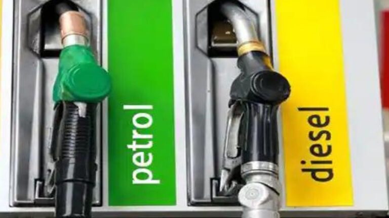 Petrol Diesel Price Today : अंतरराष्ट्रीय बाजार में तेल की कीमतों में आई गिरावट,जानें भारत में कितना सस्ता हुआ पेट्रोल- डीजल