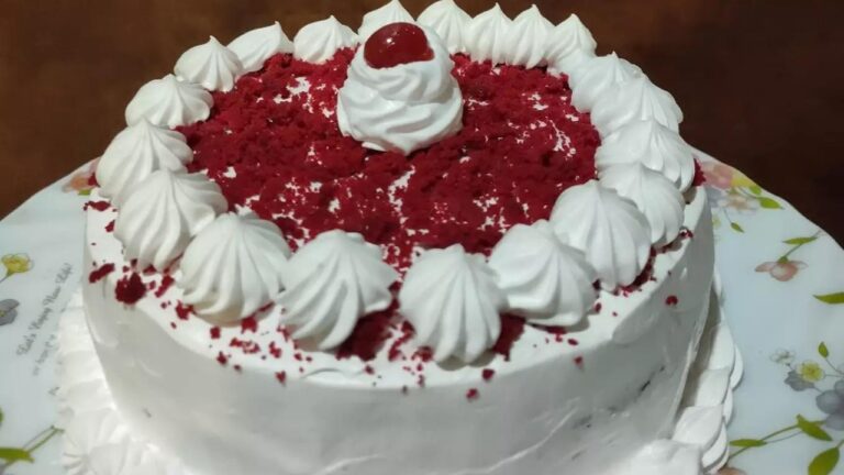Red velvet cake recipe: जन्मदिन को बेहद ख़ास बनाएगा रेड वेलवेट केक, जानें आसान रेसिपी