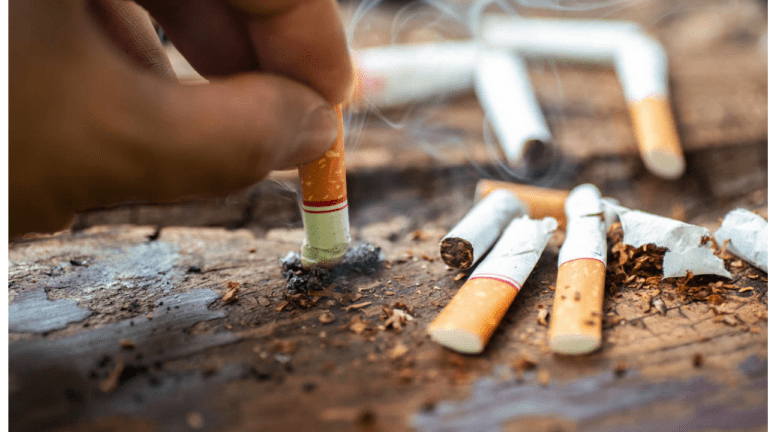 Smoking risk: स्मोकिंग से सिर्फ कैंसर ही नहीं बल्कि पनप सकती है कई ये खतरनाक बीमारियां,जानें कैसे?