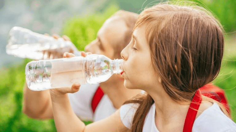 Water Benefits in Summer: गर्मी में पानी का इस तरह से करेंगे सेवन तो शरीर में नहीं होगी कभी पानी की कमी, वजन भी होगा कम ,पढ़ें