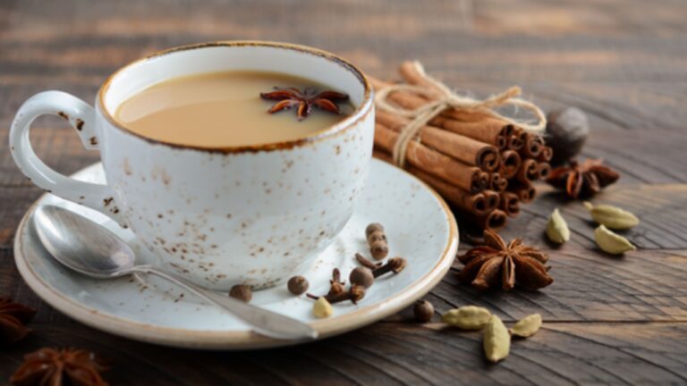 Ayurvedic Tea: अब आपका गर्मियों में हाल नहीं होगा बेहाल, तेज़ी से इम्यूनिटी बढ़ाएगा ये आयुर्वेदिक चाय