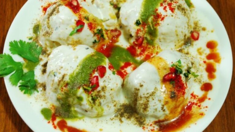 Holi recipes: होली के मज़े को दोगुना करेगा स्वादिष्ट दही भल्ला, जानें रेसिपी